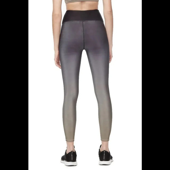 Good American
Bronze Core Strength Leggings - Picture 13 of 13
